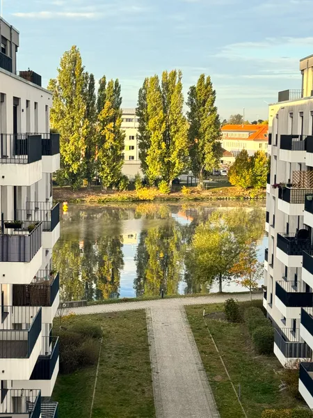 Ein Ort zum Ankommen: klare Architektur, helle Räume, Blick auf die Spree — photo 1